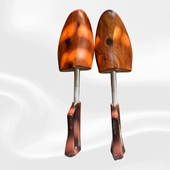 Cedar Shoe Trees – Adjustable Medium/Large Pair - Picture 1 of 2